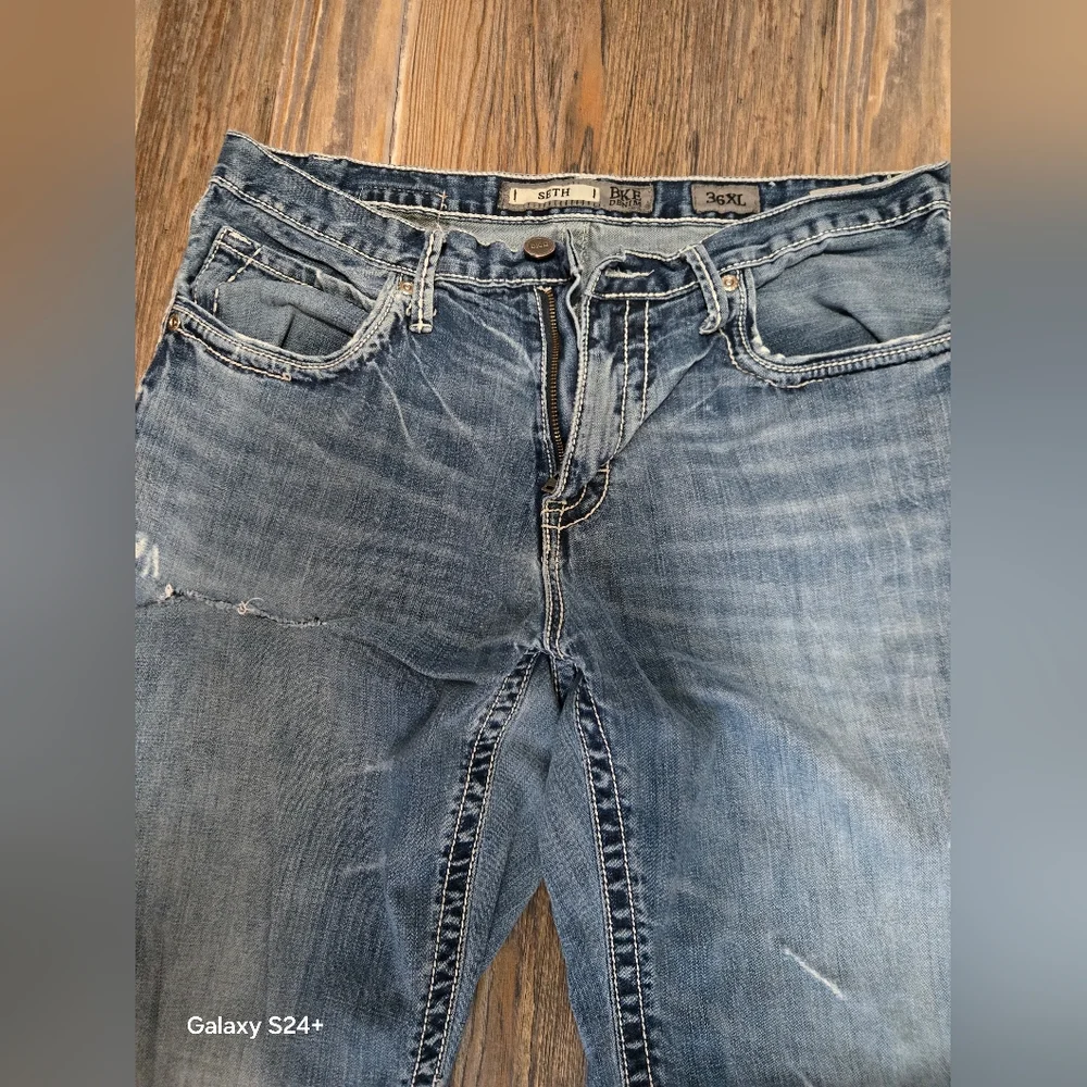BKE Men's Distressed Light Blue Straight Jeans - Picture 9 of 16